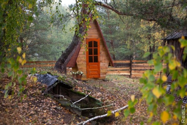 Девушка уехала из столицы в деревню в Березовском районе и нашла себе там дело — ремонтирует дом прадеда. И вот что у нее получилось Девушка уехала из столицы в деревню в Березовском районе и нашла себе там дело — ремонтирует дом прадеда. И вот что у нее получилось