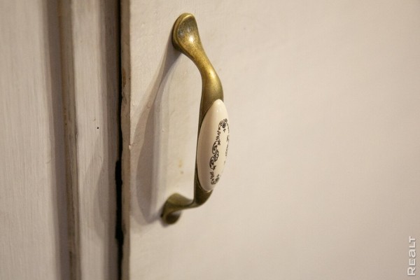 Девушка уехала из столицы в деревню в Березовском районе и нашла себе там дело — ремонтирует дом прадеда. И вот что у нее получилось Девушка уехала из столицы в деревню в Березовском районе и нашла себе там дело — ремонтирует дом прадеда. И вот что у нее получилось