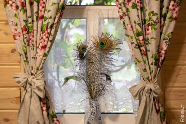 Девушка уехала из столицы в деревню в Березовском районе и нашла себе там дело — ремонтирует дом прадеда. И вот что у нее получилось Девушка уехала из столицы в деревню в Березовском районе и нашла себе там дело — ремонтирует дом прадеда. И вот что у нее получилось