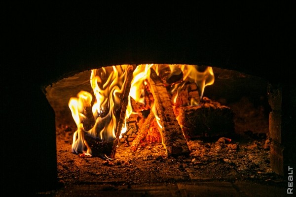 Девушка уехала из столицы в деревню в Березовском районе и нашла себе там дело — ремонтирует дом прадеда. И вот что у нее получилось Девушка уехала из столицы в деревню в Березовском районе и нашла себе там дело — ремонтирует дом прадеда. И вот что у нее получилось