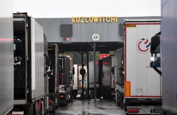 Почти 2 тысячи фур ждут выезда в ЕС на белорусской границе Почти 2 тысячи фур ждут выезда в ЕС на белорусской границе