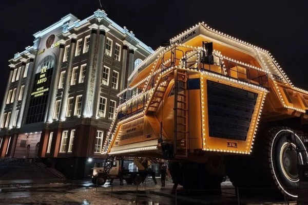 Самый большой БЕЛАЗ теперь «зажигает» в самом большом музее Самый большой БЕЛАЗ теперь «зажигает» в самом большом музее