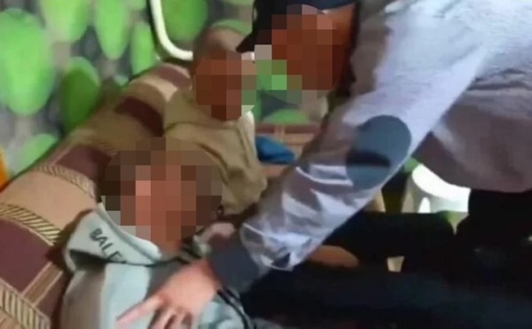 Стример выпил бутылку водки в прямом эфире и умер. В СК рассказали подробности треш-челленджа