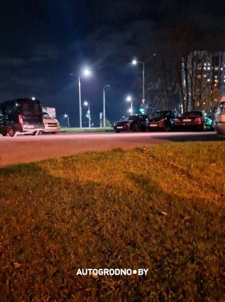 Автомобиль без водителя приехал на шиномонтаж в Гродно. Как так вышло?