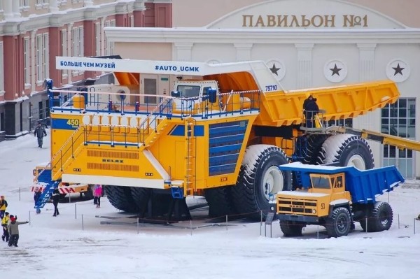 Самый большой БЕЛАЗ теперь «зажигает» в самом большом музее Самый большой БЕЛАЗ теперь «зажигает» в самом большом музее