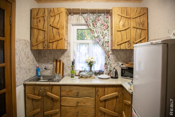 Девушка уехала из столицы в деревню в Березовском районе и нашла себе там дело — ремонтирует дом прадеда. И вот что у нее получилось Девушка уехала из столицы в деревню в Березовском районе и нашла себе там дело — ремонтирует дом прадеда. И вот что у нее получилось