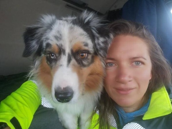 «Да хоть с крокодилом! Главное, чтобы в кабине было чисто!» Белоруска ушла в дальнобой и ездит... с собакой