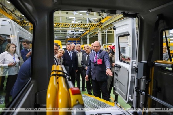 Спецавтомобили для социального обслуживания передали пяти ТЦСОН и дому-интернату в Брестской области