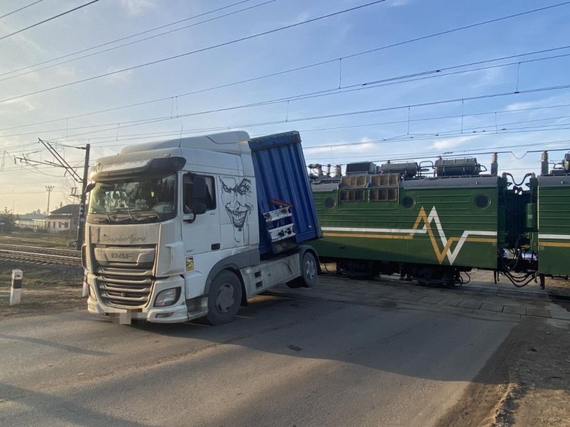 В Беларуси поезд столкнулся с фурой