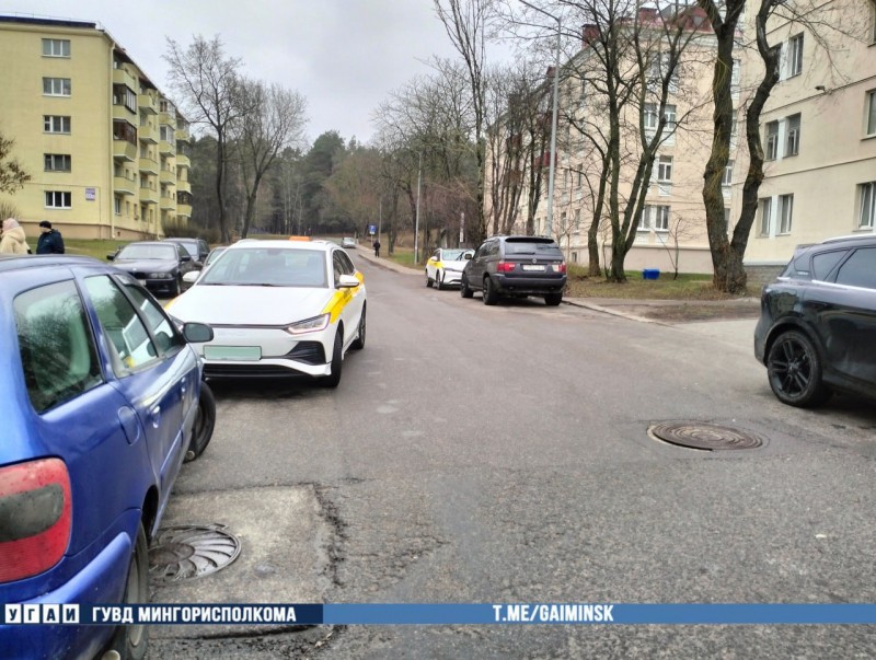 Водитель такси сбил пешехода — видео Водитель такси сбил пешехода — видео