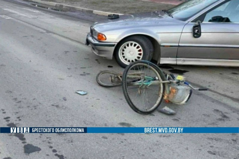 Водитель BMW сбил велосипедистку в Лунинецком районе Водитель BMW сбил велосипедистку в Лунинецком районе