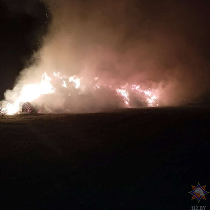 Огонь уничтожил 100 тонн соломы в Барановичском районе