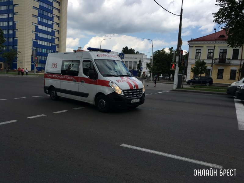 В Бресте подросток попал в больницу с ожогами глаз, руки, лица. Что произошло? В Бресте подросток попал в больницу с ожогами глаз, руки, лица. Что произошло?