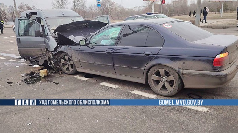Очень жесткое ДТП с участием BMW произошло в Гомеле — момент столкновения попал на видео Очень жесткое ДТП с участием BMW произошло в Гомеле — момент столкновения попал на видео