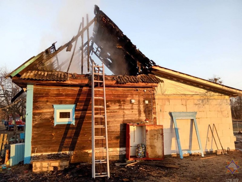 В Лунинецком районе погибла девочка — МЧС опубликовало видео пожара В Лунинецком районе погибла девочка — МЧС опубликовало видео пожара