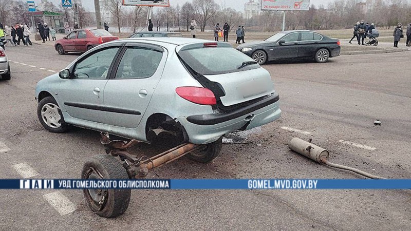 Очень жесткое ДТП с участием BMW произошло в Гомеле — момент столкновения попал на видео Очень жесткое ДТП с участием BMW произошло в Гомеле — момент столкновения попал на видео