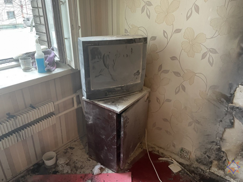 В Барановичах в общежитии загорелись диван и постельные принадлежности в комнате В Барановичах в общежитии загорелись диван и постельные принадлежности в комнате