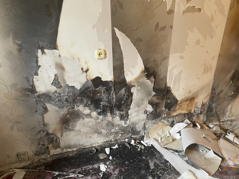 В Барановичах в общежитии загорелись диван и постельные принадлежности в комнате В Барановичах в общежитии загорелись диван и постельные принадлежности в комнате