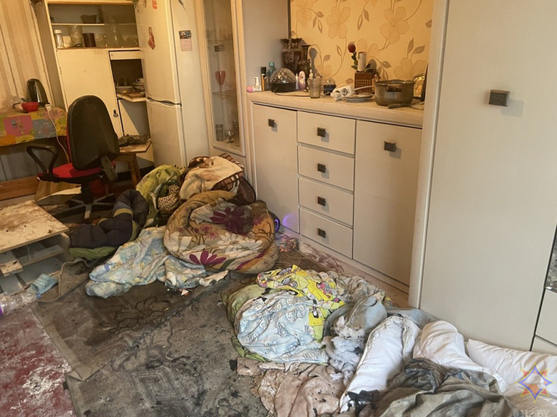 В Барановичах в общежитии загорелись диван и постельные принадлежности в комнате В Барановичах в общежитии загорелись диван и постельные принадлежности в комнате