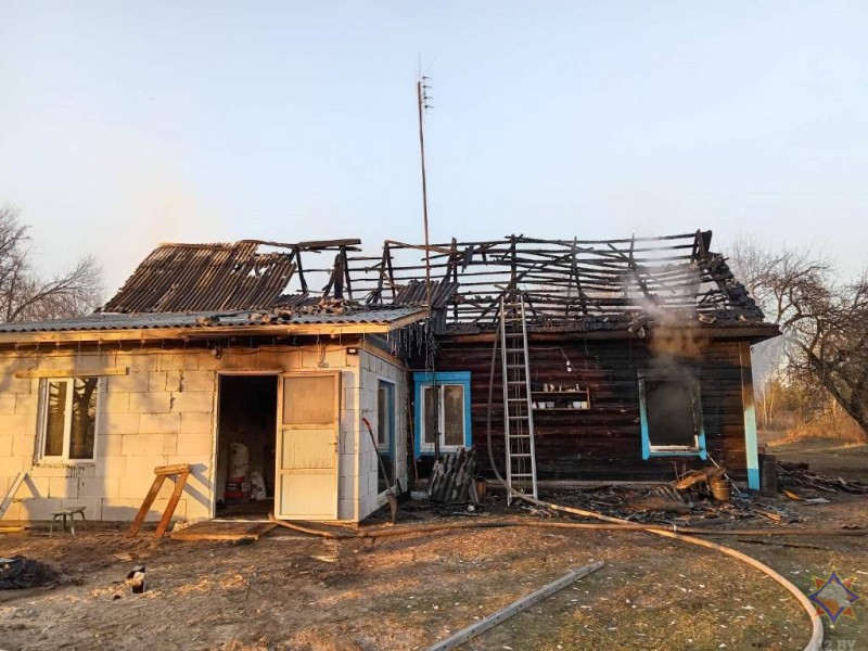 В Лунинецком районе погибла девочка — МЧС опубликовало видео пожара В Лунинецком районе погибла девочка — МЧС опубликовало видео пожара