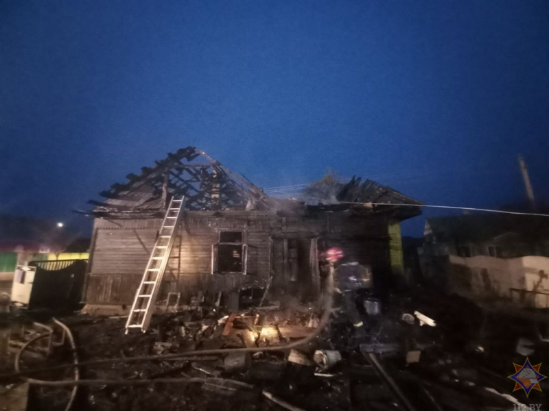 В Барановичах на пожаре погибли два человека В Барановичах на пожаре погибли два человека