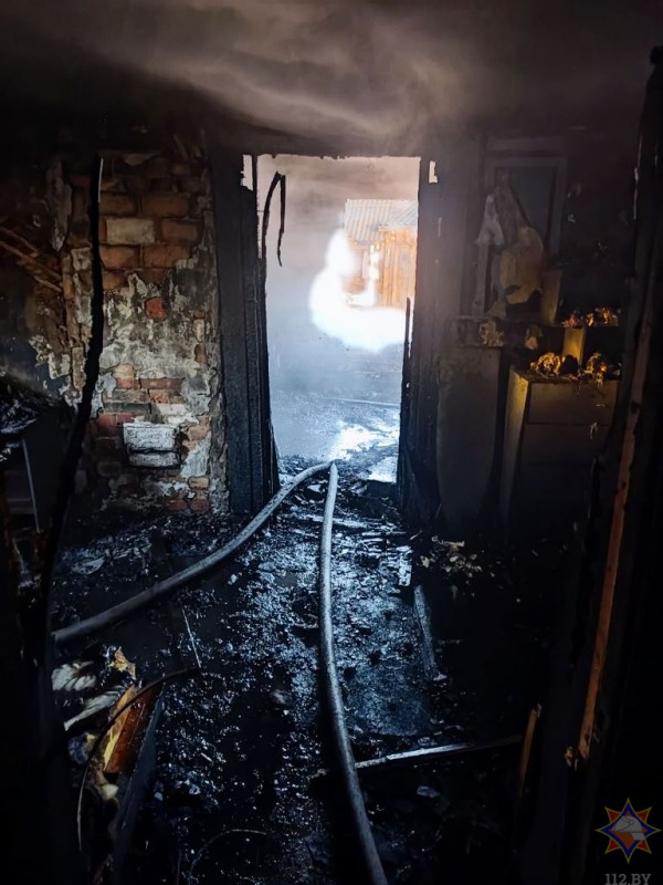 В Лунинецком районе погибла девочка — МЧС опубликовало видео пожара В Лунинецком районе погибла девочка — МЧС опубликовало видео пожара