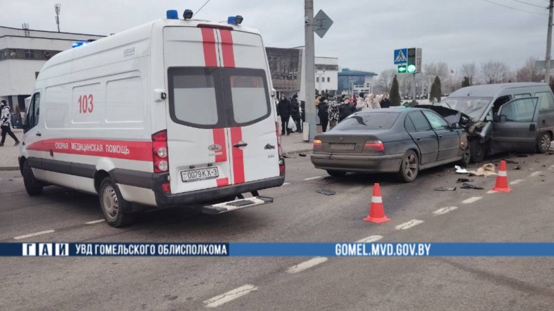 Очень жесткое ДТП с участием BMW произошло в Гомеле — момент столкновения попал на видео Очень жесткое ДТП с участием BMW произошло в Гомеле — момент столкновения попал на видео