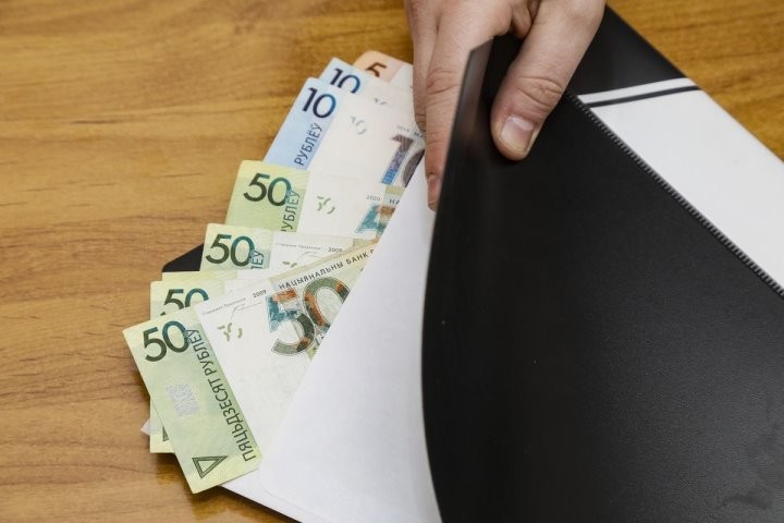 В Беларуси начальник стройфирмы получил взятку в размере 30 000 рублей — чем все закончилось В Беларуси начальник стройфирмы получил взятку в размере 30 000 рублей — чем все закончилось