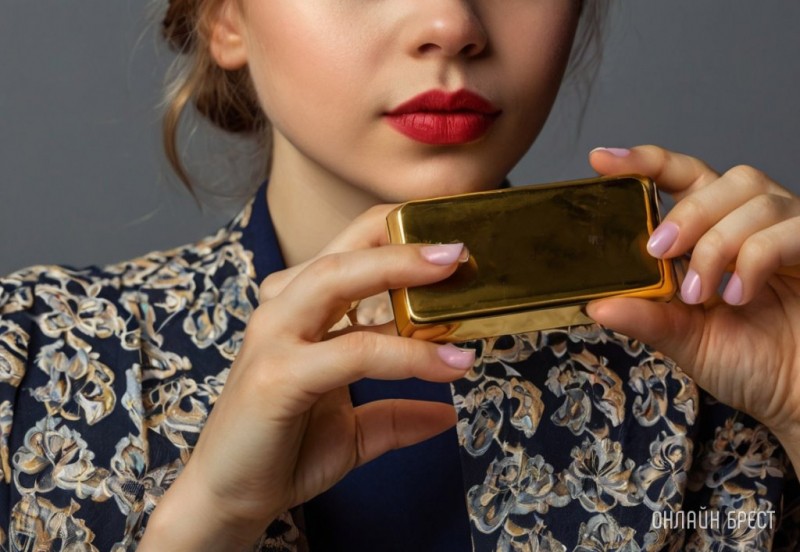 Белоруска хранила в золотых слитках 210 000 рублей. К ней пришли с «проверкой» Белоруска хранила в золотых слитках 210 000 рублей. К ней пришли с «проверкой»