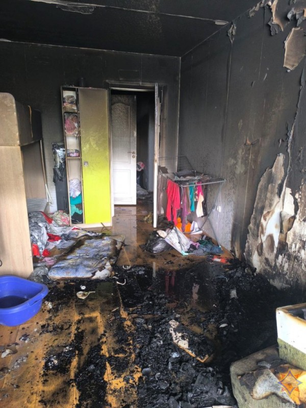 В Пинске горела квартира: спасена женщина с маленьким ребенком — видео В Пинске горела квартира: спасена женщина с маленьким ребенком — видео