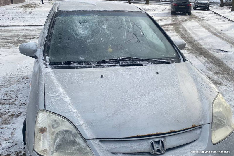 «Ехала под мостом — получила удар куском бетона в лобовое». Подробности неприятной истории «Ехала под мостом — получила удар куском бетона в лобовое». Подробности неприятной истории