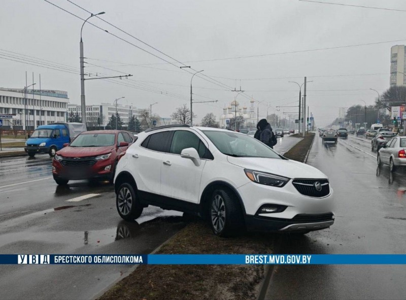 Ошибка при перестроении: в Бресте Buick столкнулся с Chevrolet Ошибка при перестроении: в Бресте Buick столкнулся с Chevrolet