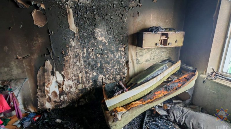 В Пинске горела квартира: спасена женщина с маленьким ребенком — видео В Пинске горела квартира: спасена женщина с маленьким ребенком — видео