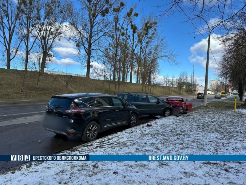 В Барановичах произошло ДТП с участием четырех автомобилей В Барановичах произошло ДТП с участием четырех автомобилей