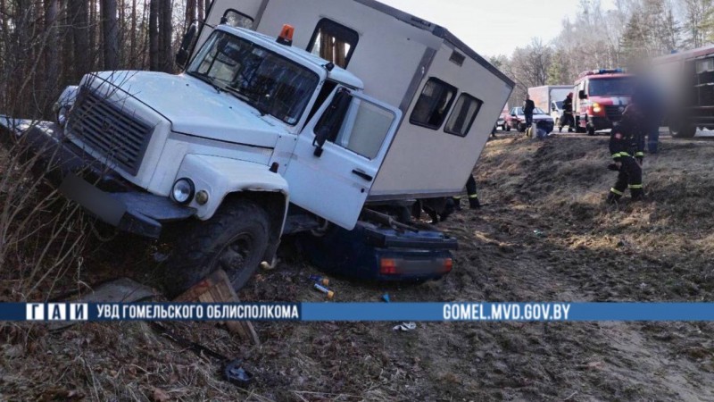 Трагедия на трассе М-10: водитель ВАЗ погиб в результате аварии