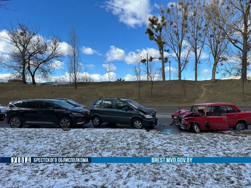 В Барановичах произошло ДТП с участием четырех автомобилей В Барановичах произошло ДТП с участием четырех автомобилей