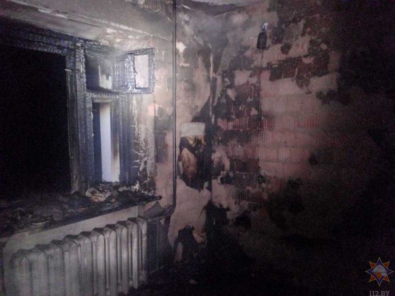 Белорус забрался в горящую квартиру через балкон, чтобы спасти женщину Белорус забрался в горящую квартиру через балкон, чтобы спасти женщину