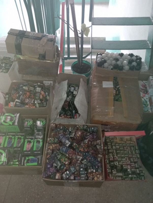 Белорус продавал вейпы детям. На какую сумму изъят товар? Белорус продавал вейпы детям. На какую сумму изъят товар?