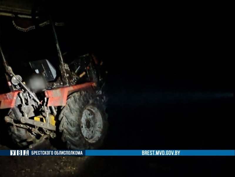 Трагическое ДТП в Пинском районе: водитель трактора скончался на месте Трагическое ДТП в Пинском районе: водитель трактора скончался на месте