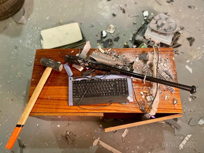 Геймер из Микашевичей выбросил технику из окна после поражения в игре. Вот чем для него это обернулось