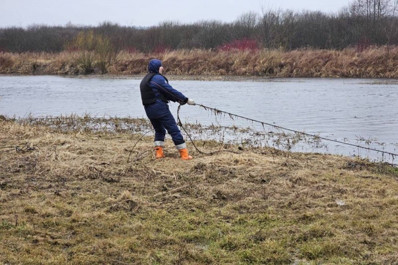 Белорус прогрел машину и потерял её — она оказалась в реке Белорус прогрел машину и потерял её — она оказалась в реке