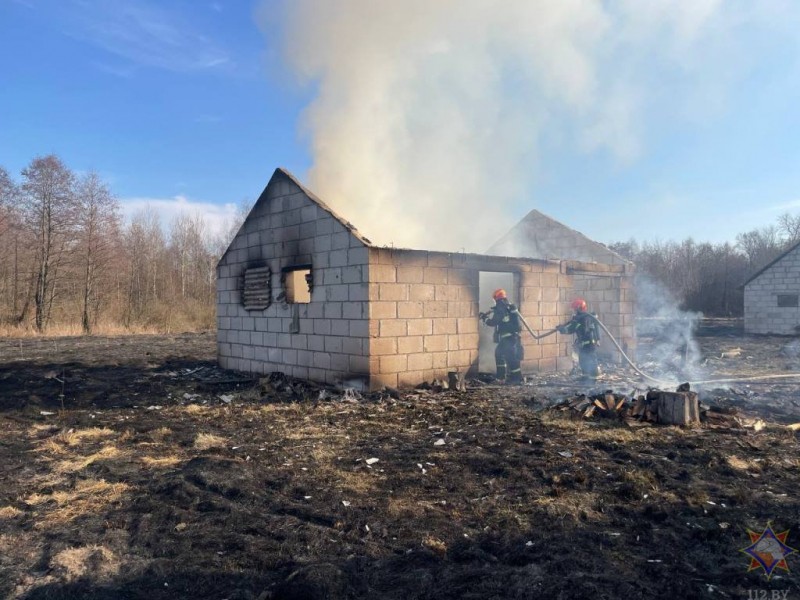 Трагедия в Кобринском районе: пожар унес жизнь мужчины Трагедия в Кобринском районе: пожар унес жизнь мужчины