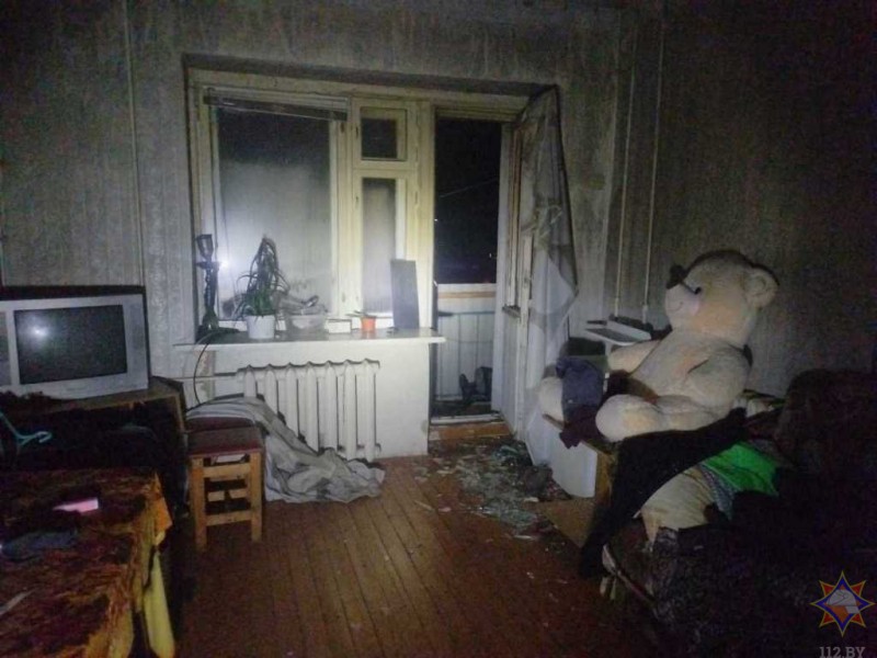 Белорус забрался в горящую квартиру через балкон, чтобы спасти женщину Белорус забрался в горящую квартиру через балкон, чтобы спасти женщину