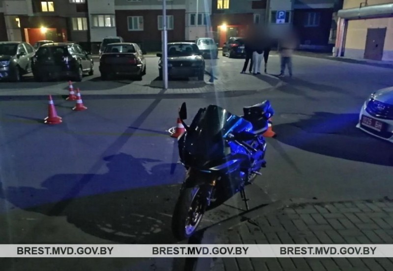 В Пинске мотоциклист не справился с управлением и опрокинулся: водитель госпитализирован В Пинске мотоциклист не справился с управлением и опрокинулся: водитель госпитализирован