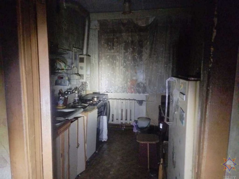 Белорус забрался в горящую квартиру через балкон, чтобы спасти женщину Белорус забрался в горящую квартиру через балкон, чтобы спасти женщину