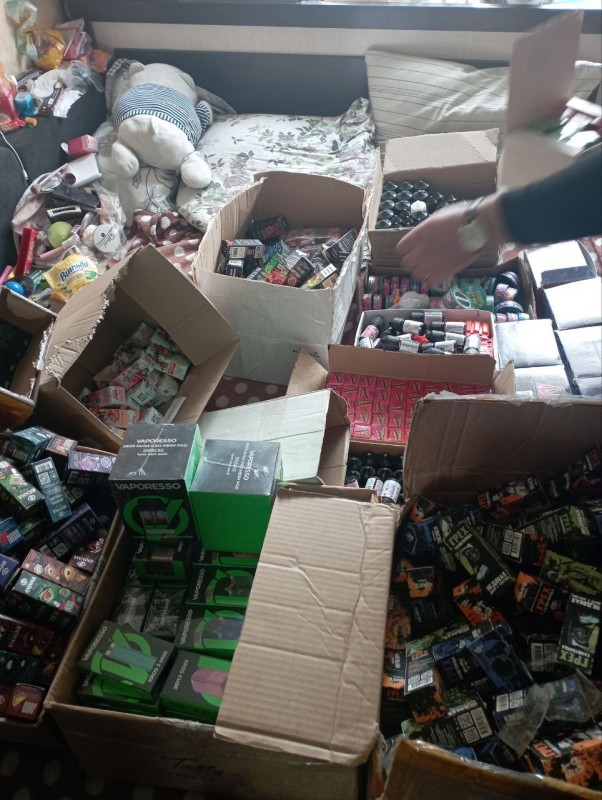 Белорус продавал вейпы детям. На какую сумму изъят товар? Белорус продавал вейпы детям. На какую сумму изъят товар?