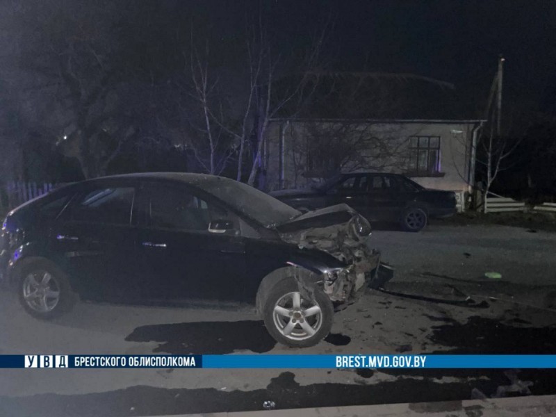 В Бресте пьяный водитель врезался в припаркованные автомобили. Подробности ДТП В Бресте пьяный водитель врезался в припаркованные автомобили. Подробности ДТП