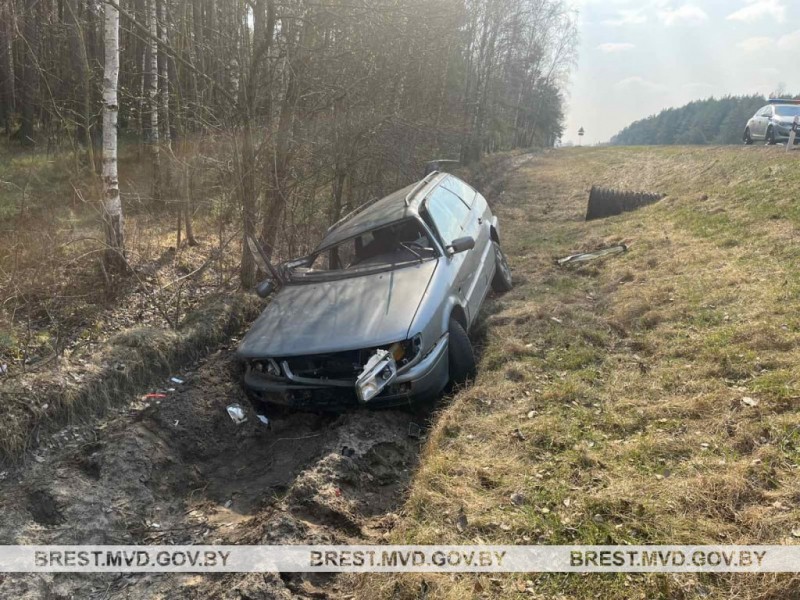 Отвлеклась за рулем: брестчанка попала в ДТП на трассе М1 Отвлеклась за рулем: брестчанка попала в ДТП на трассе М1
