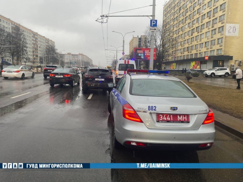 Камера зафиксировала момент, как в Минске жестоко сбили женщину Камера зафиксировала момент, как в Минске жестоко сбили женщину