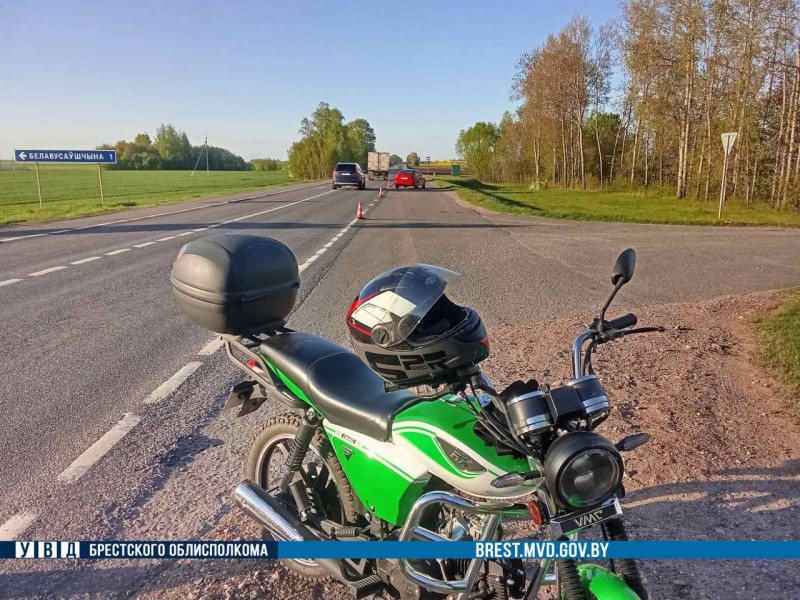 В Пружанском районе 20-летний водитель Opel врезался в мопед